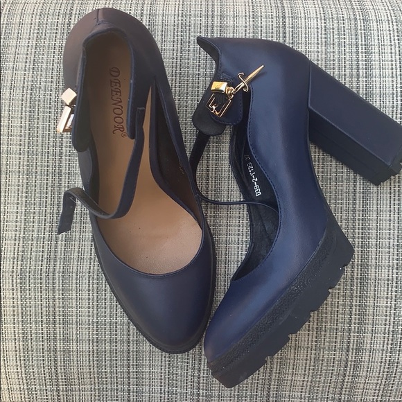 Shoes - Picture 2 of 4